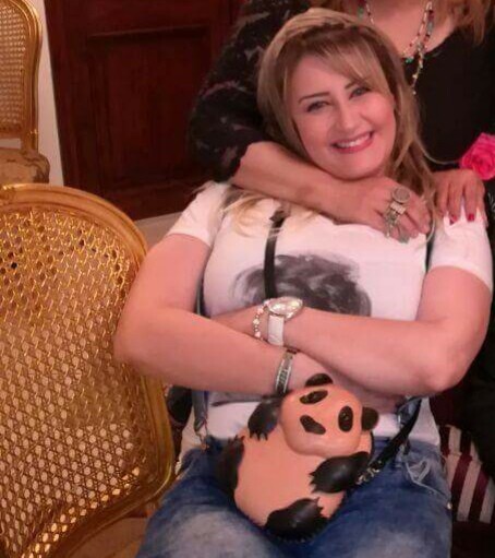 روبي سليم تفاجئ جمهورها مرة أخري بـ "تيشرت هند رستم وشنطة باندا"