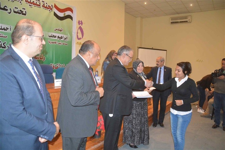 محافظ المنيا يلتقي مع رؤساء جمعيتى الشبان المسلمين والمسيحيين