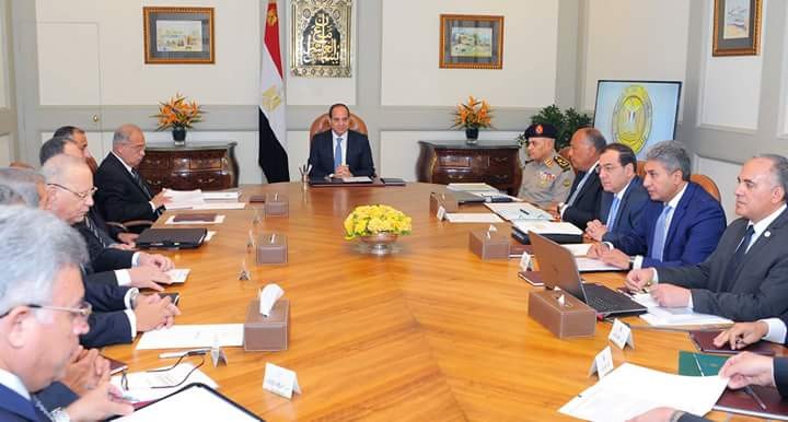 السيسى يجتمع مع الوزراء ورئيسي المخابرات العامة والرقابة الإدارية