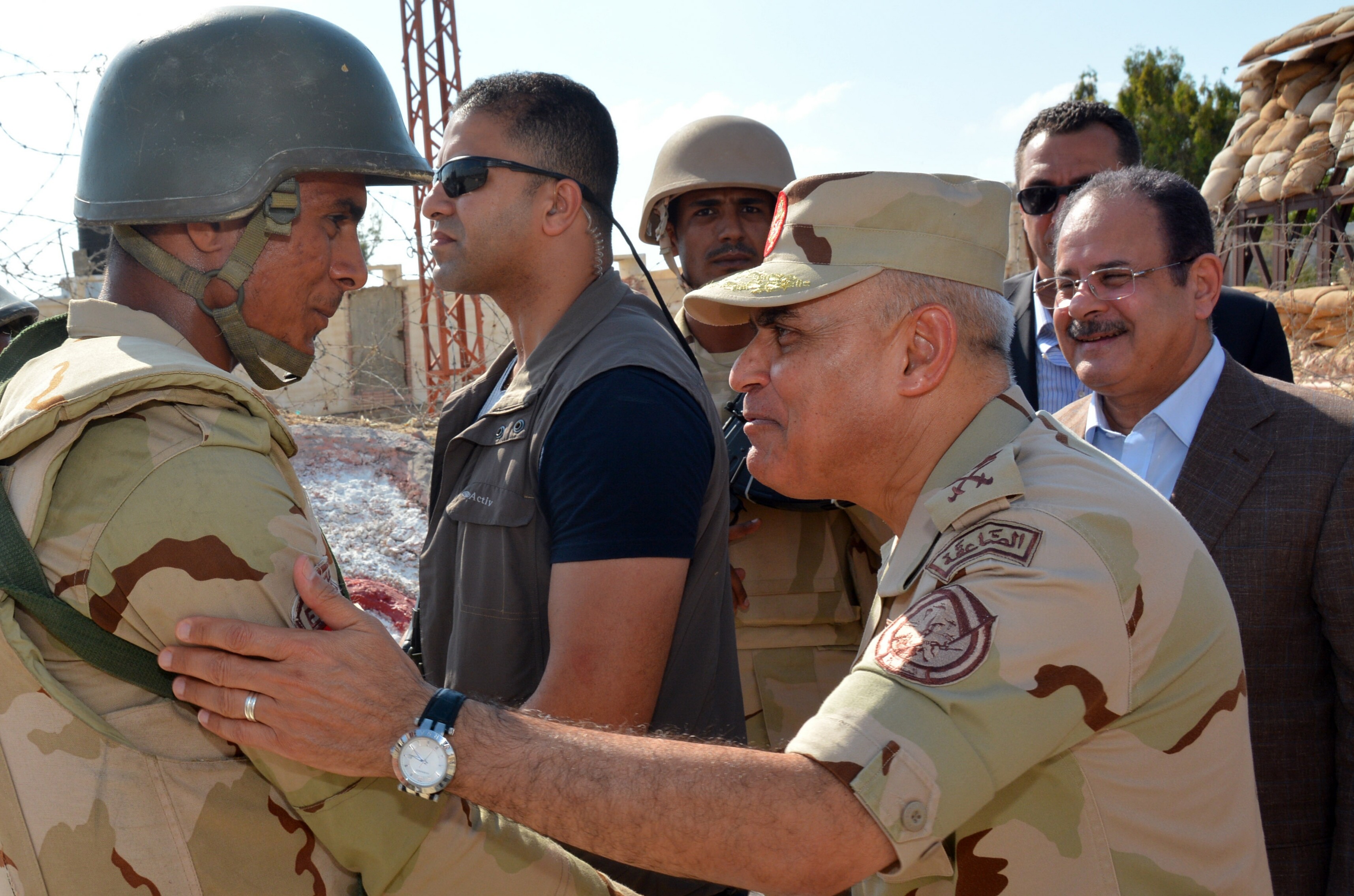 نجاة وزيري الدفاع والداخلية من هجوم صاروخي أستهدف مطار العريش وإستشهاد ضابط