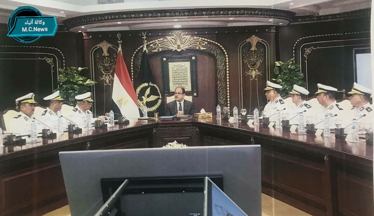 وزير الداخلية يوجه بضبط الأسواق والانتشار بالميادين خلال شهر رمضان