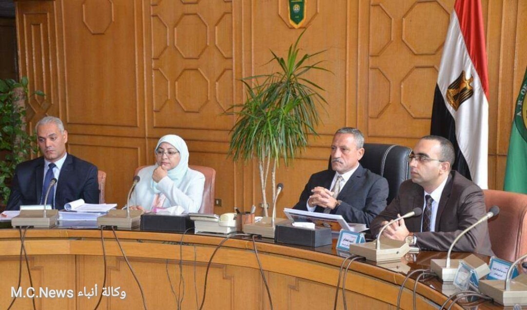 محافظ الإسماعيلية ولجنة المشروعات بمجلس الوزراء يستعرضوا موقف المشروعات التنموية