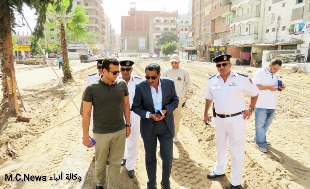 مدير أمن الإسماعيلية يتابع تمهيد الطريق الجديد الموازى لشارع شبين عقب إزالة المقاهى