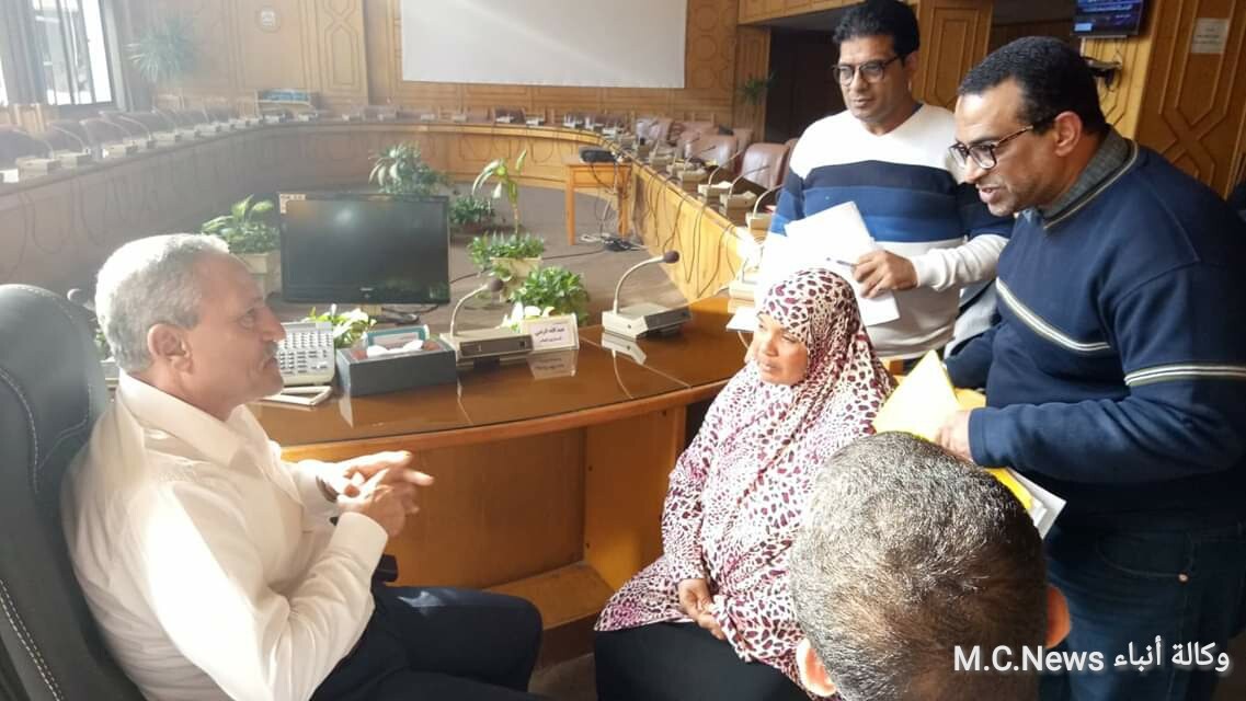 محافظ الإسماعيلية يواصل إستقبال المواطنين ويخصص الثلاثاء لمشاكل الصم والبكم