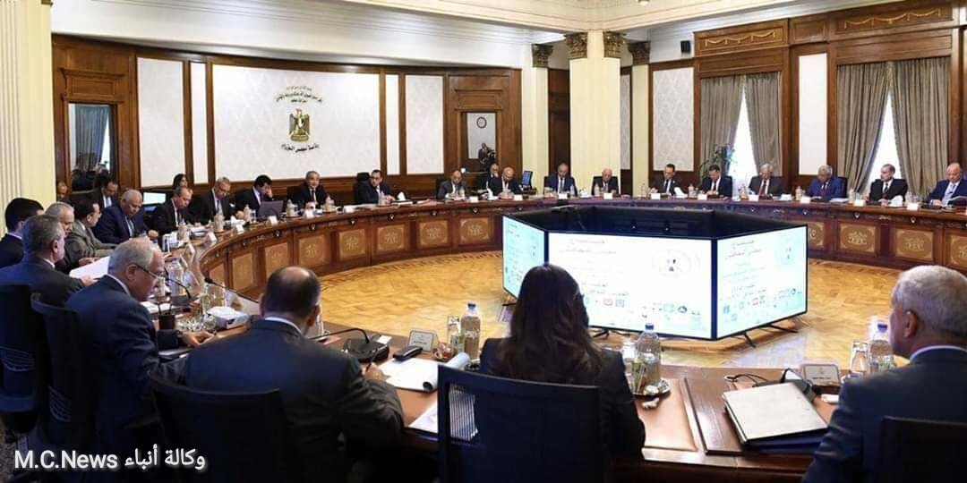 مدبولي بمجلس المحافظين وضع خطة لمنافذ بيع السلع الأساسية «الهدف نصل لأبعد عزبة ونجع»