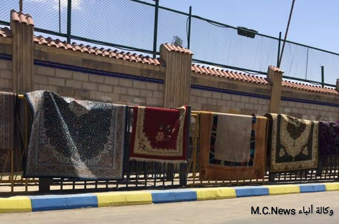 سور النادي الإسماعيلي يتحول إلي حبل غسيل لنشر السجاد