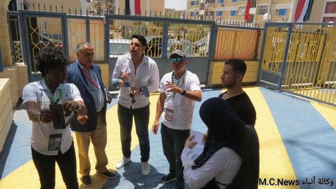 وفد من الكاف في جولة تفقدية بإستاد الإسماعيلي واشادة بجاهزيه الإستاد