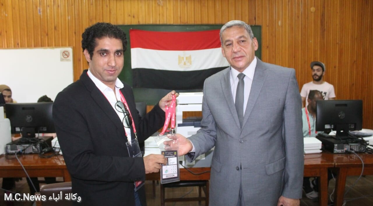 رئيس الجامعة ومدير الأمن يستخرجا بطاقة دخول مباريات مجموعة الإسماعيلية بأمم إفريقيا