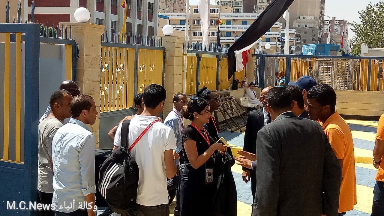 رئيس اللجنه المنظمة بالإسماعيلية يعطى تعليماته بالاستعدادات اللازمه لإستقبال ضيوف مباراه اليوم