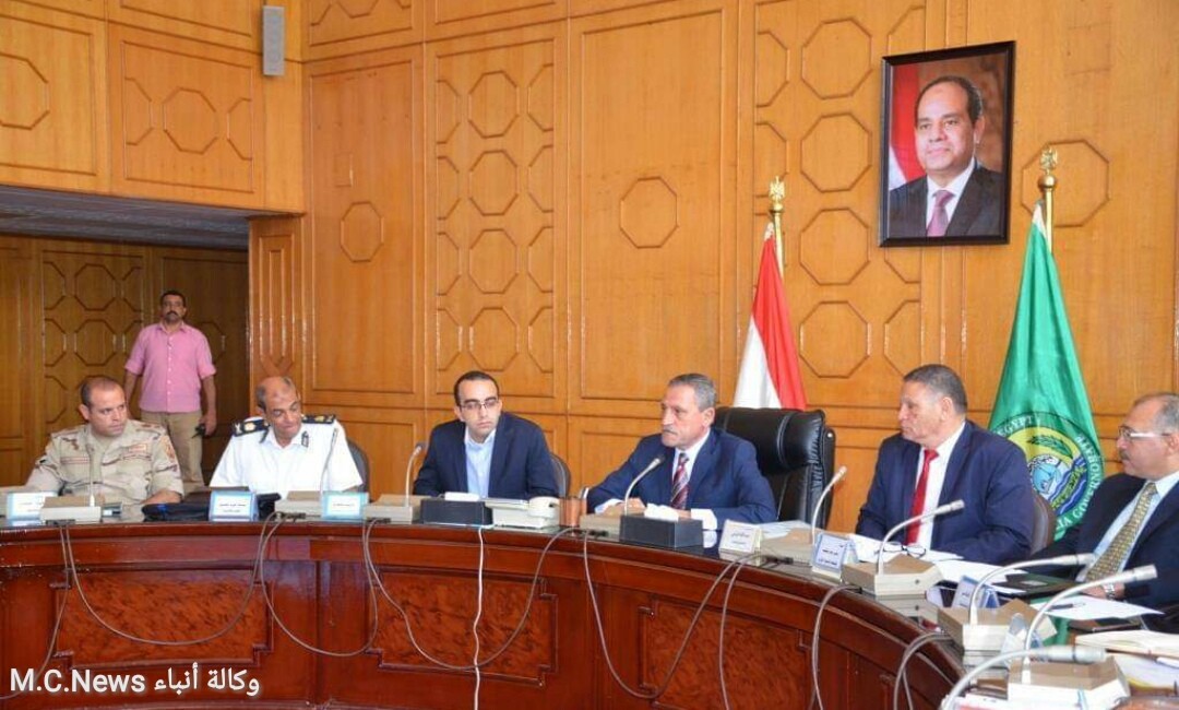 محافظ الإسماعيلية: مع نهاية العام المالي الجاري لن تكون هناك قرية واحدة بلا مياة للشرب أو كهرباء