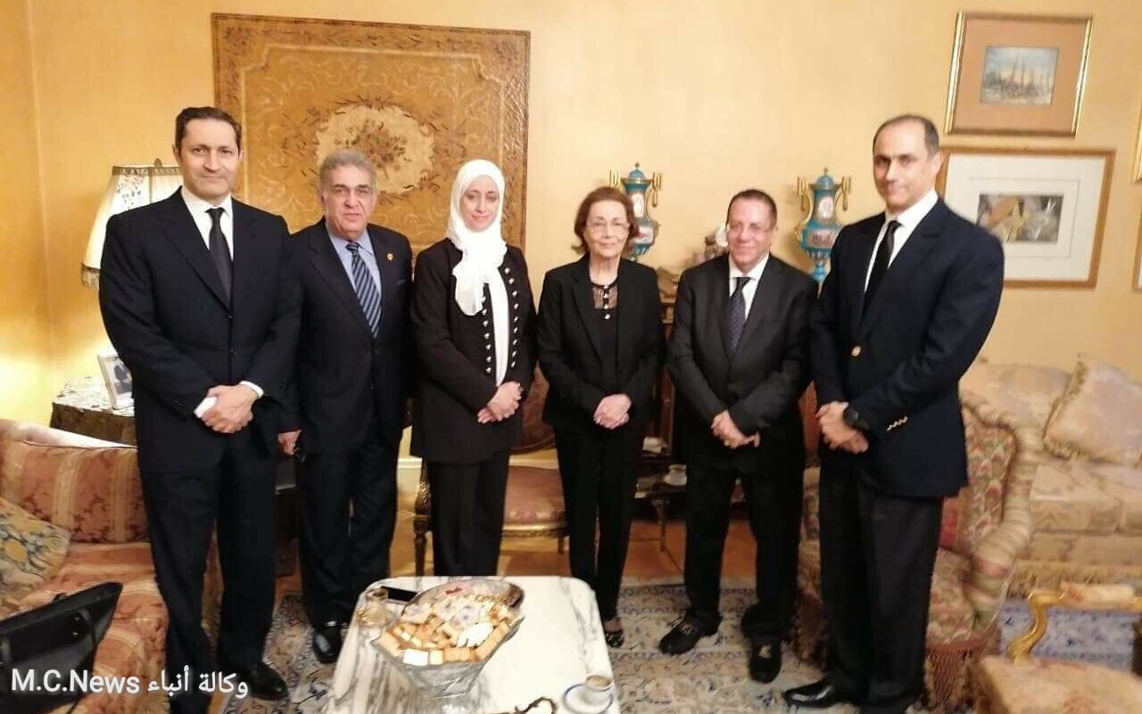 وفد من إتحاد المصريين بأمريكا يقدم واجب العزاء لأسرة الرئيس الراحل مبارك